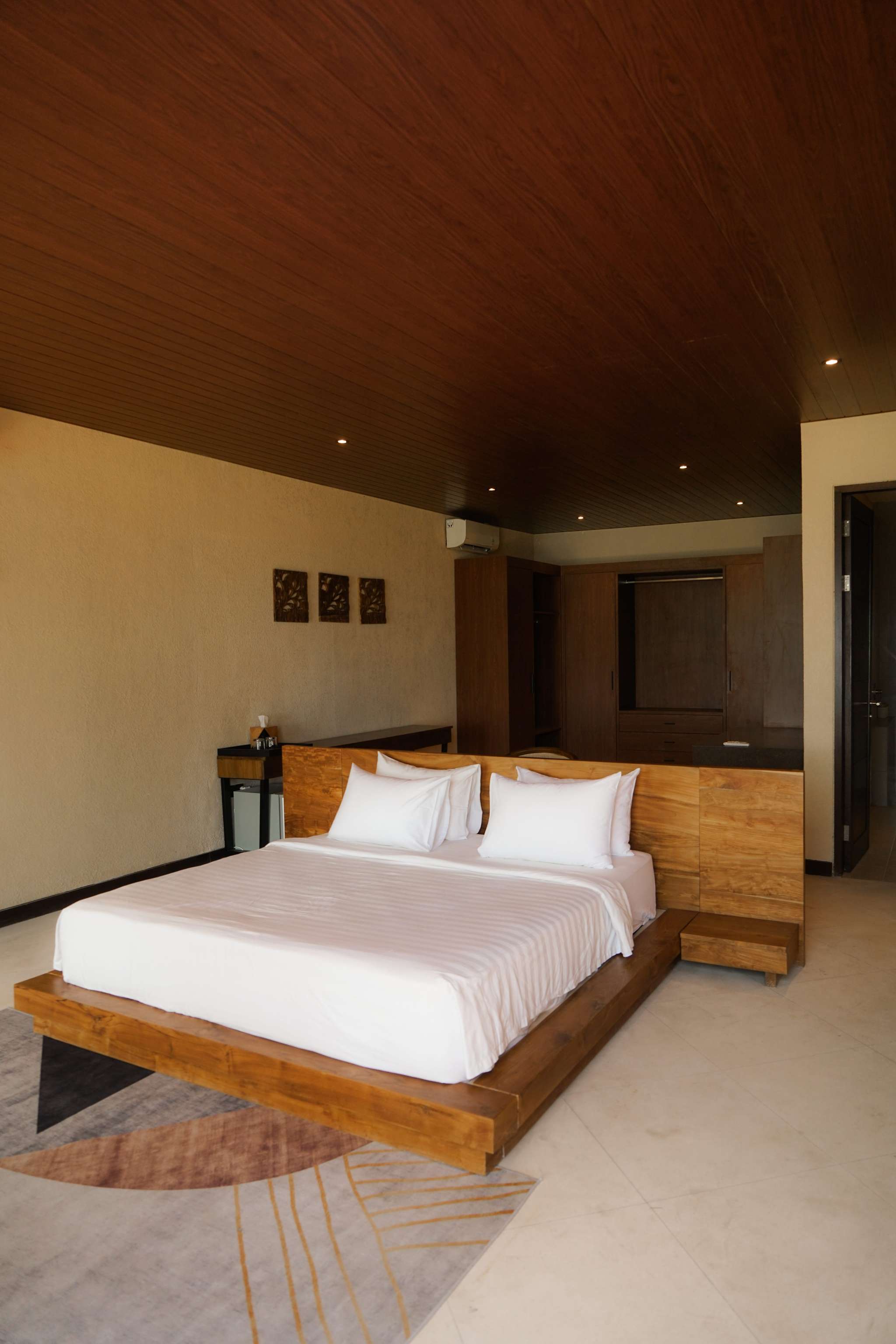 Contemporary cliff-front suite with dramatic ocean views