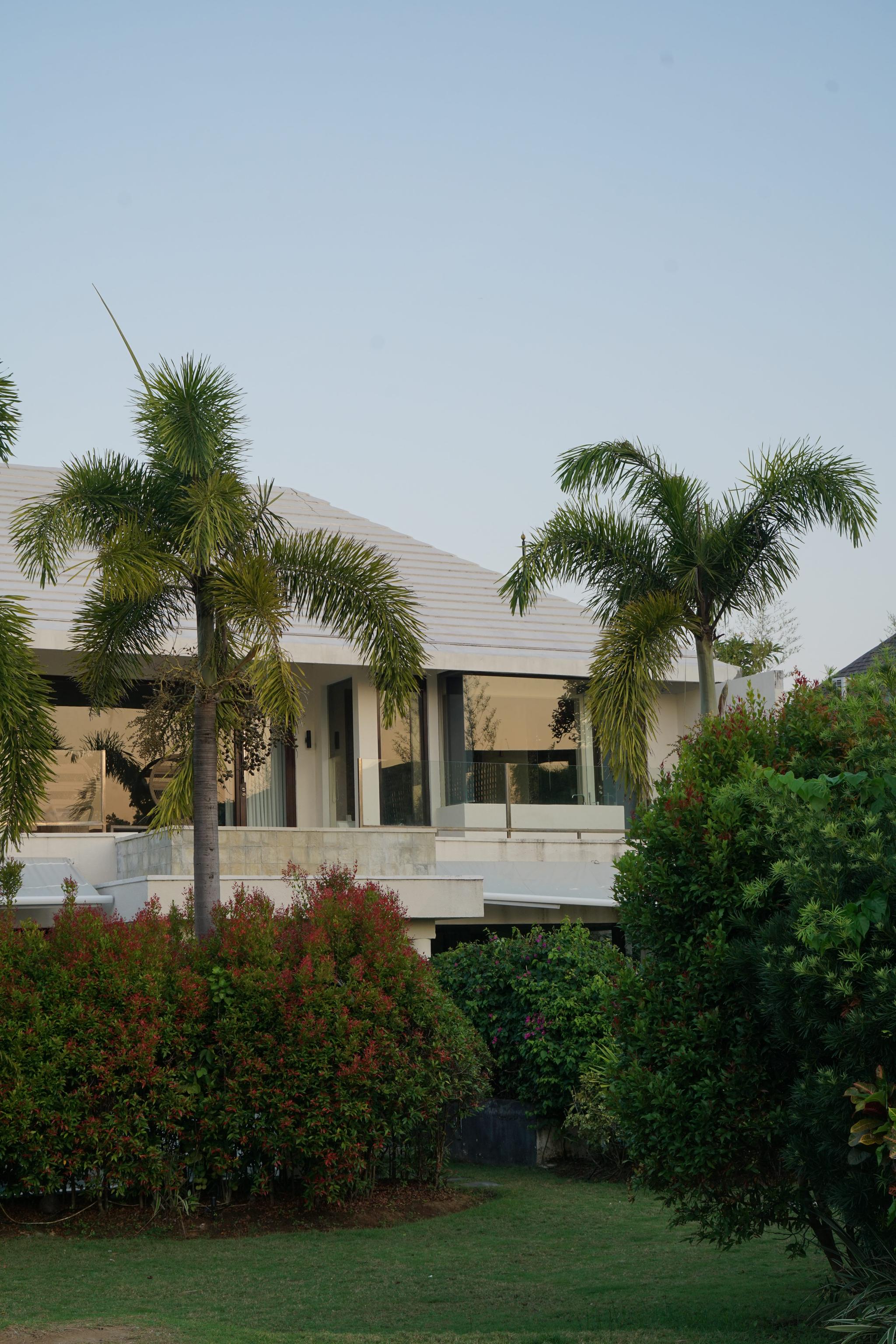 Villa Exterior & Tropical Gardens